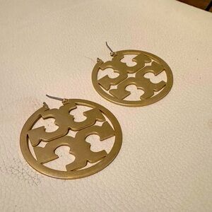 #Toryburch Gold Miller Large Logo hoop earrings